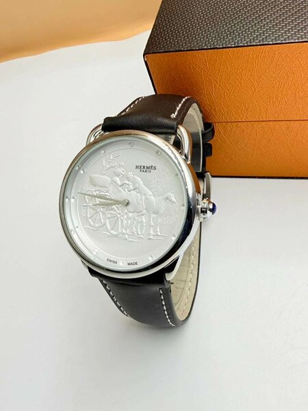Montre Hermès en cuir noir