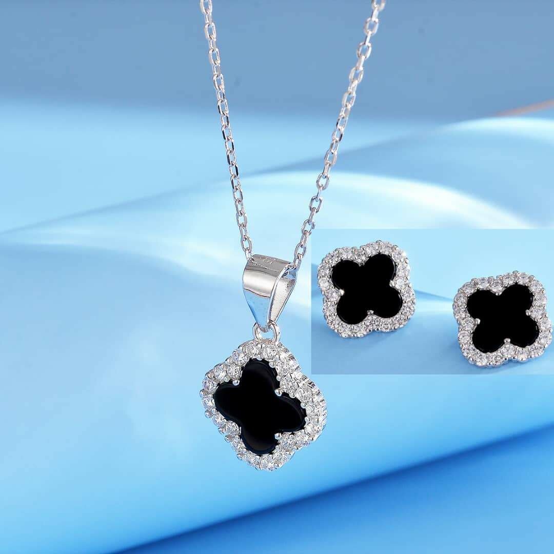 oreilles et collier pour femme