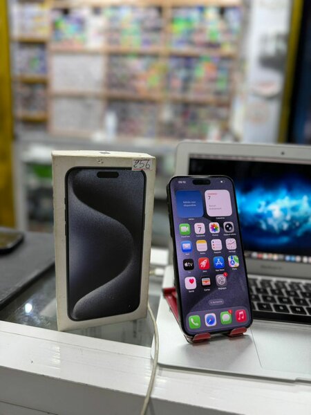 iPhone 15 pro Max 256Go avec s
