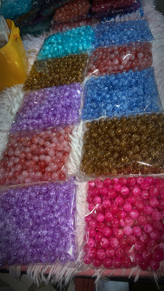Perles colorées en vrac