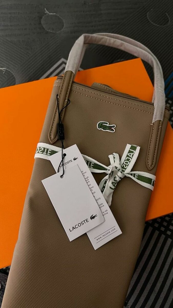 Sac à main Lacoste élégant