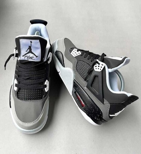 AIR JORDAN 4