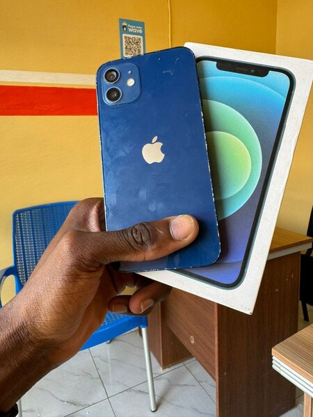 iPhone 12 128giga sans Face ID avec carton