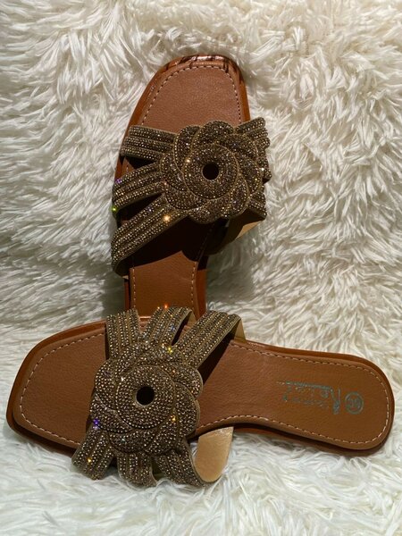 Sandales à strass élégantes