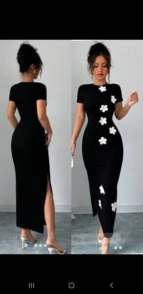 Robe noire élégante à fleurs