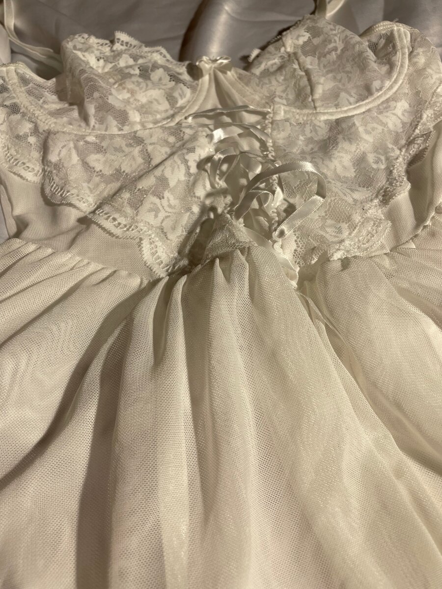 Nuisette blanche en dentelle