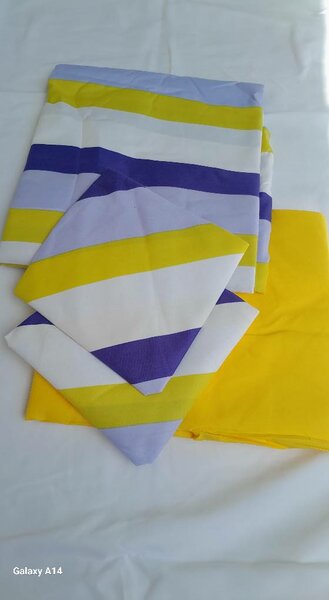 Linge de lit bleu jaune blanc