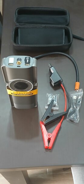 12V PORTABLE CAR JUMPSTARTER