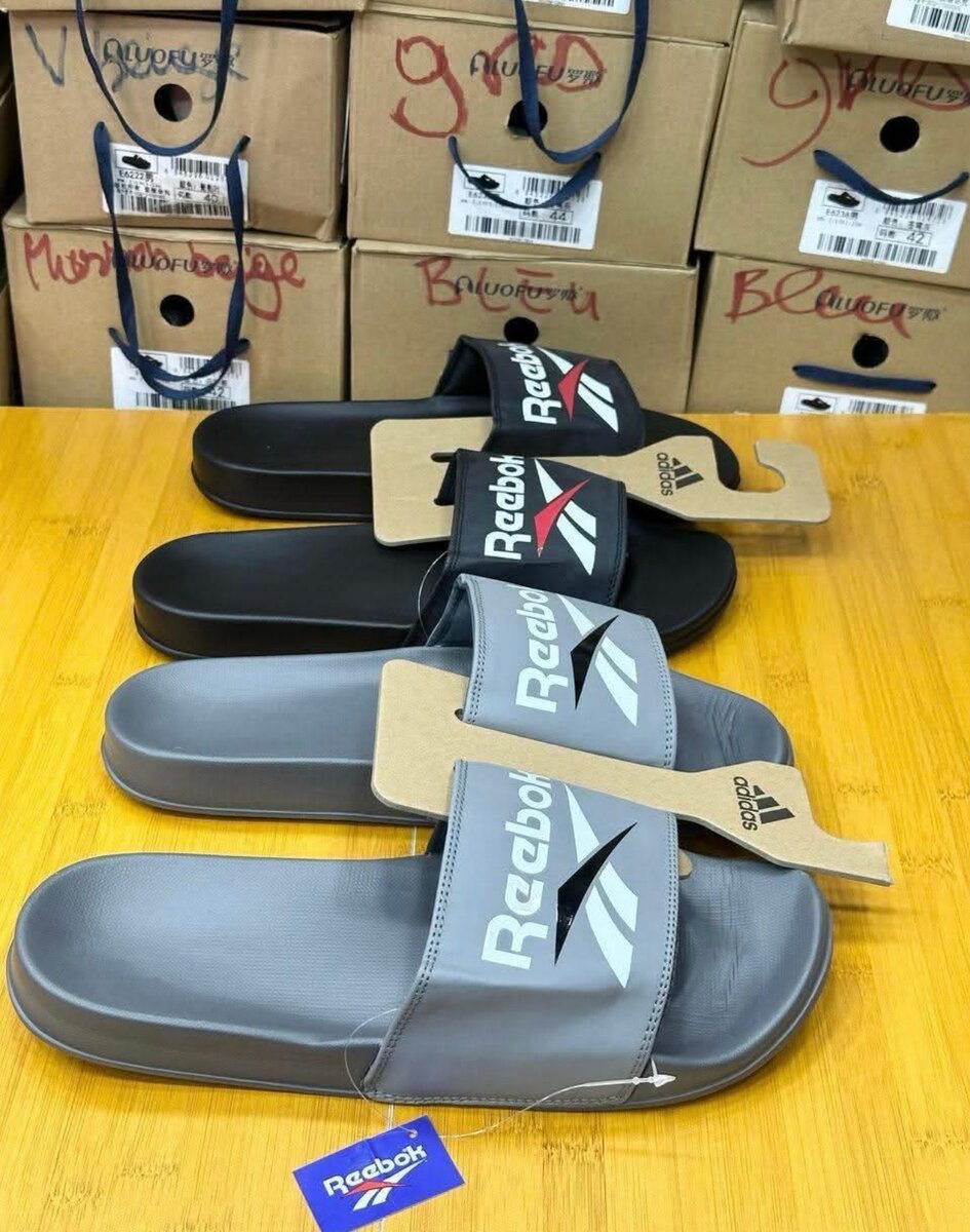 Claquettes de bain confortables