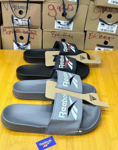 Claquettes de bain confortables