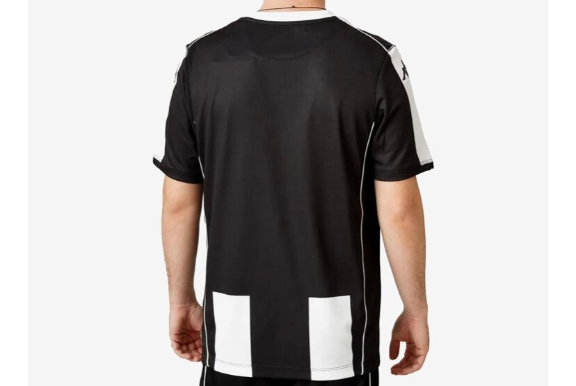 Maillot de football noir et blanc