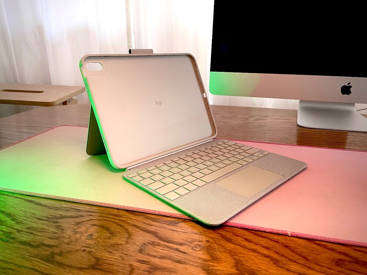 Клавиатура для iPad 10  Logitech Combo Touch