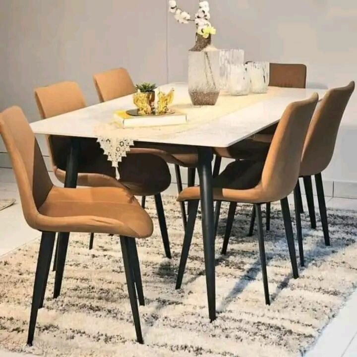 Ensemble table et chaises modernes