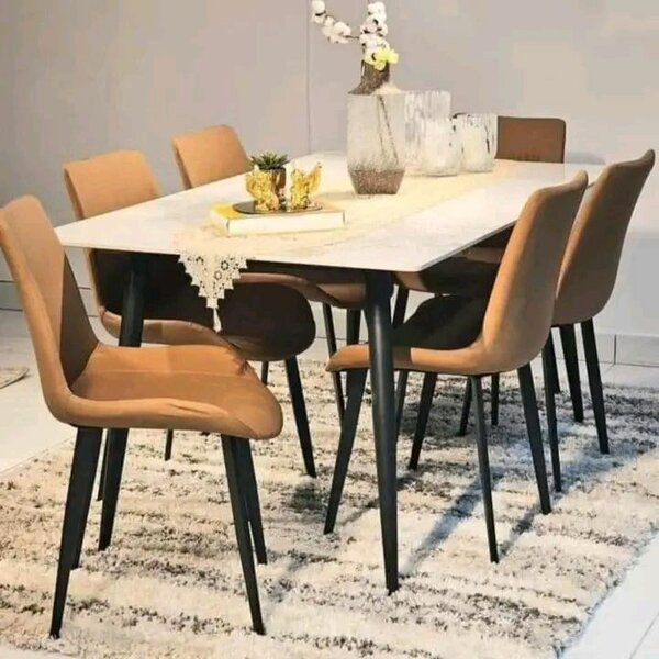 Ensemble table et chaises modernes