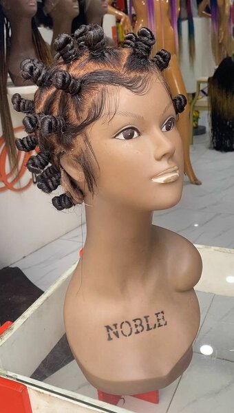 Perruque Tressée en Dentelle