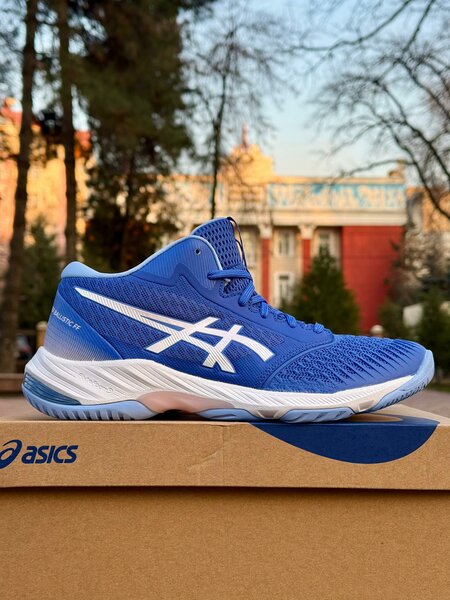 Волейбольные кроссовки