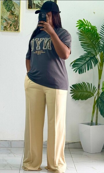 T-shirt et pantalon gros bas