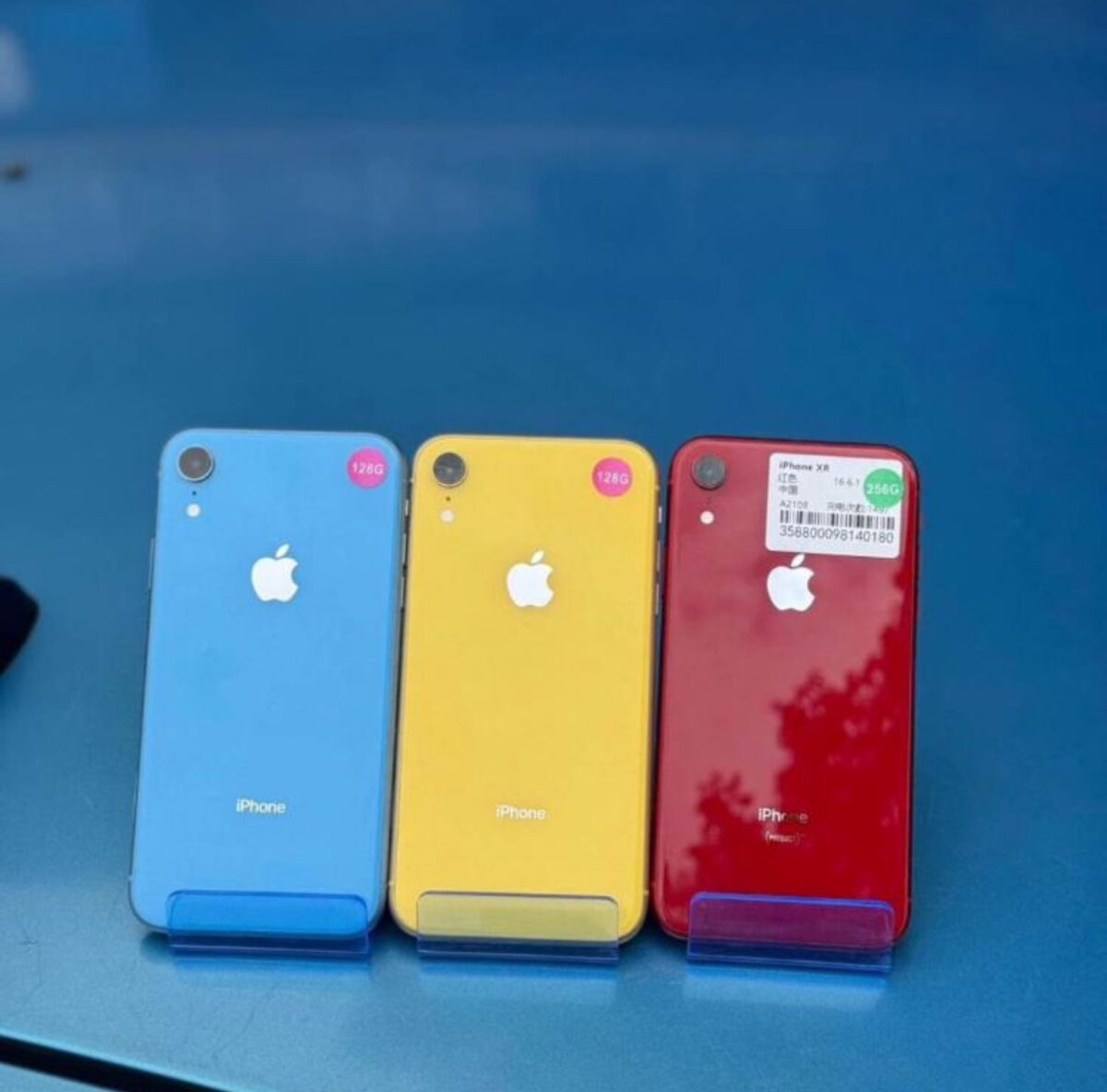 iPhone XR 64gb uk  product fully function comes with a cable