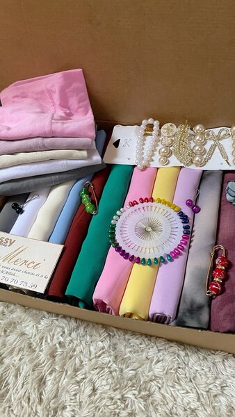 Set de couvre-chefs colorés