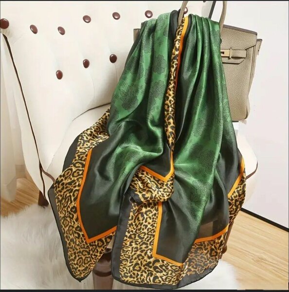 Écharpe élégante léopard verte