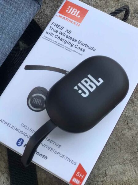 JBL X8
