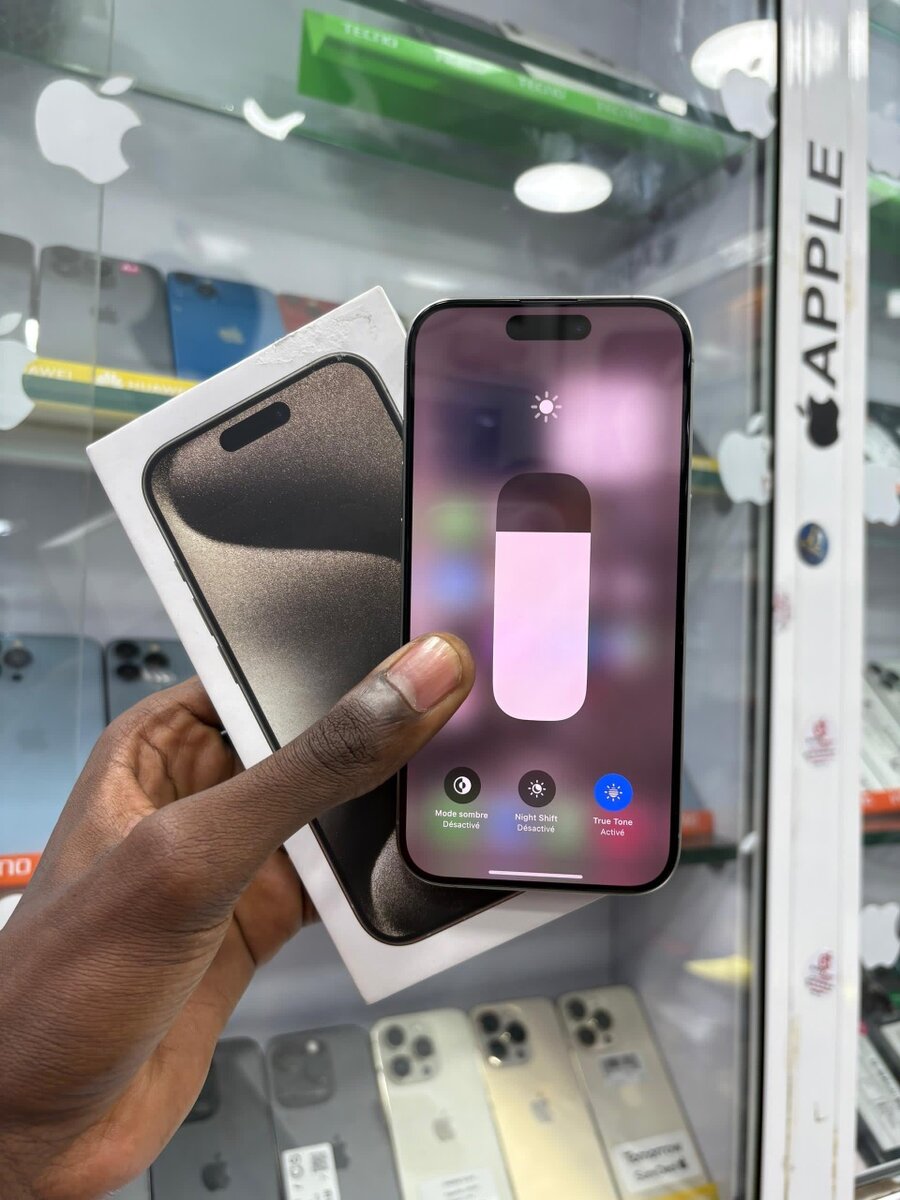 15 Pro 256go avec carton