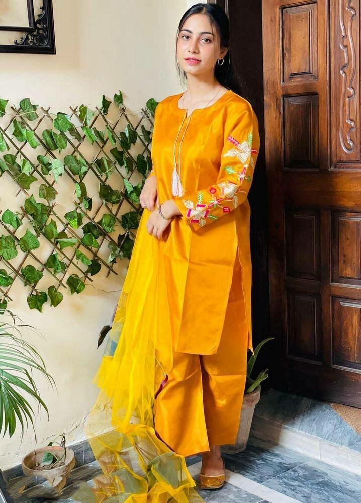 Women's wedding dress