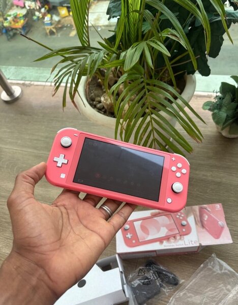 Nintendo Switch Lite Coral