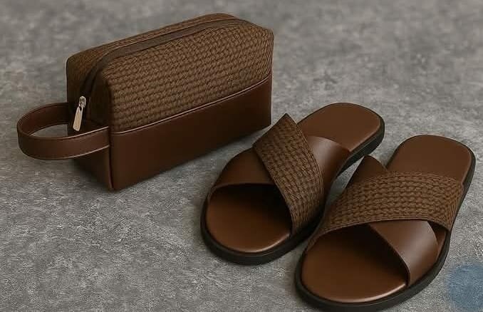 Tongs et trousse élégants