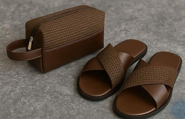 Tongs et trousse élégants