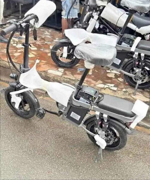 Vélo électrique pliant compact