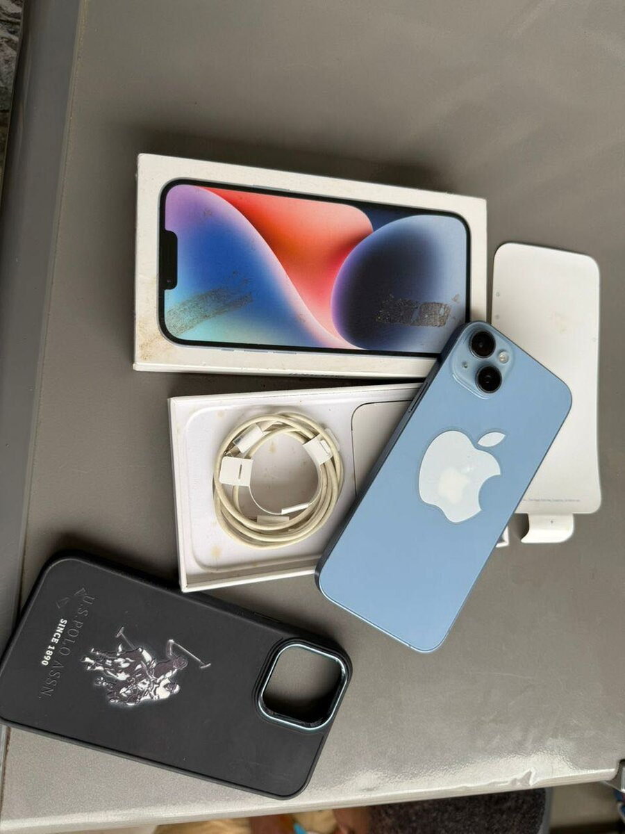 iPhone Bleu 128GB avec Accessoires