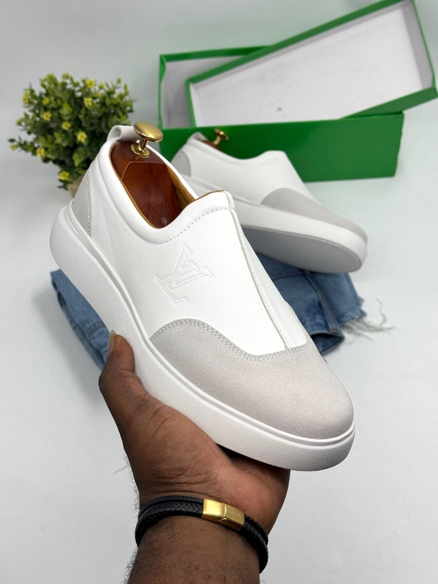 LOUIS VUITTON EASY WEAR ALL WHITE