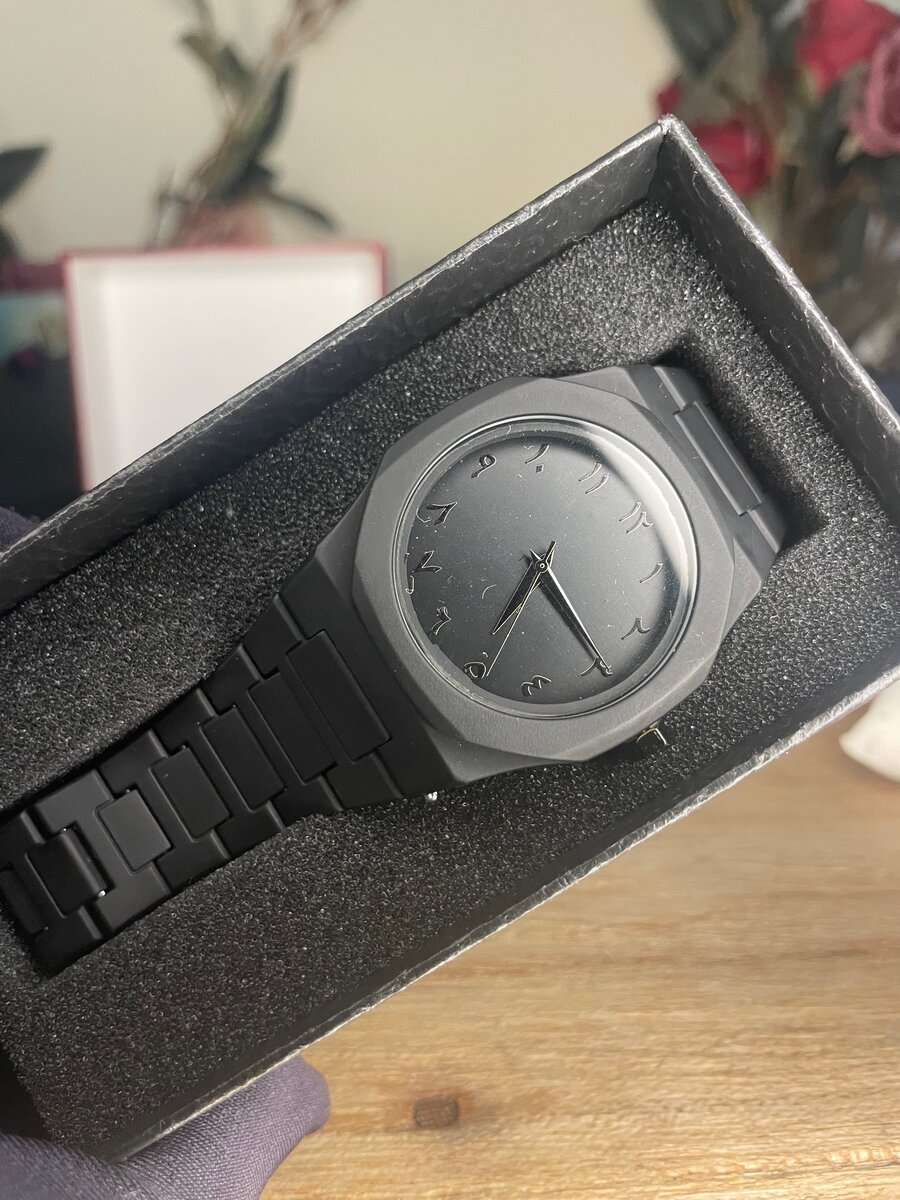 Montre minimaliste noire élégante