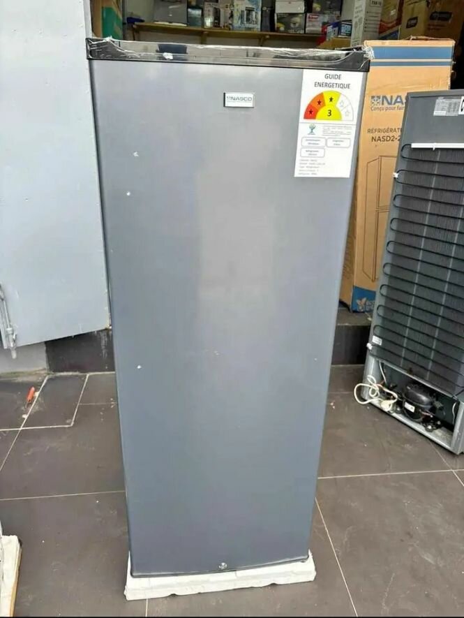 Congélateur vertical moderne