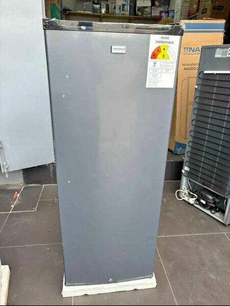 Congélateur vertical moderne