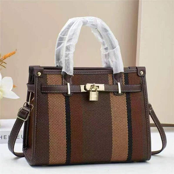 Sac à main en cuir tressé élégant