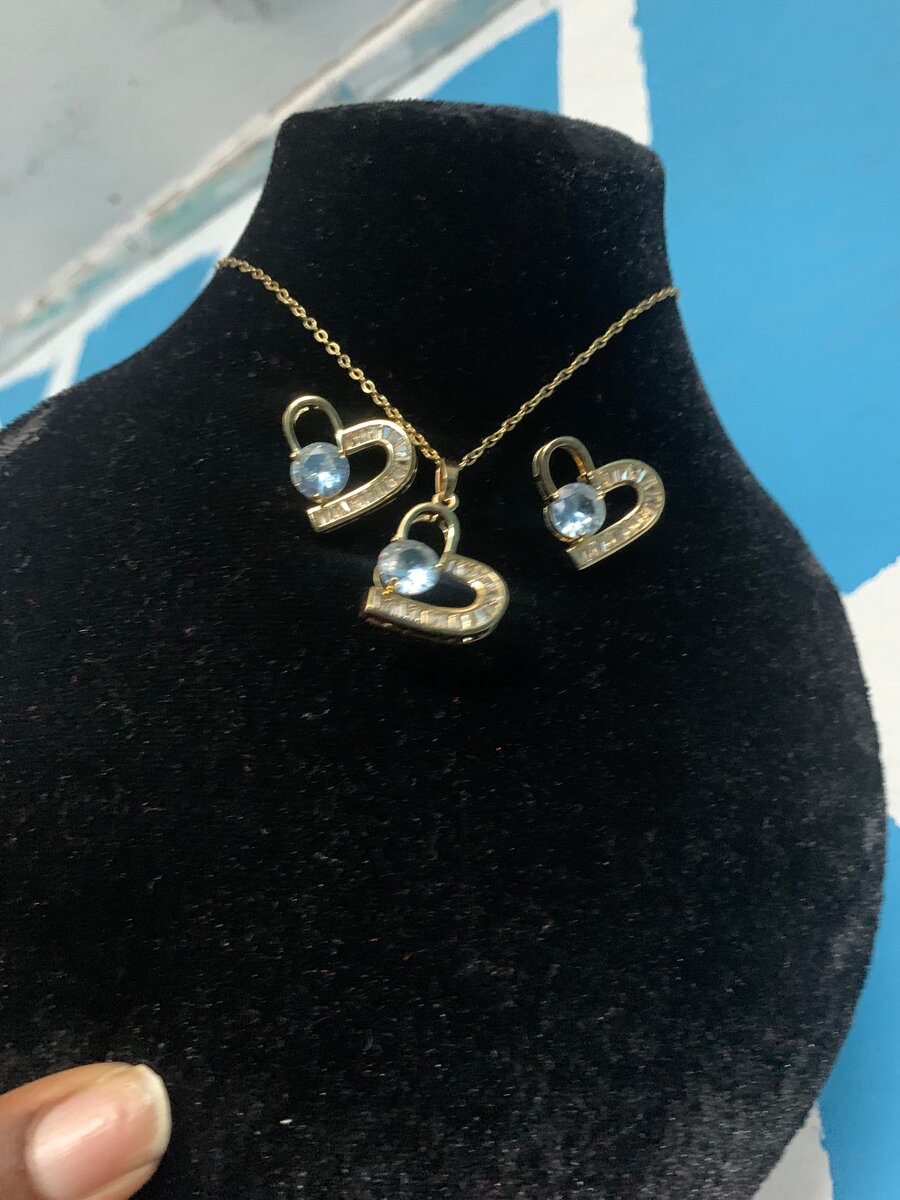 Collier élégant perles et cristaux