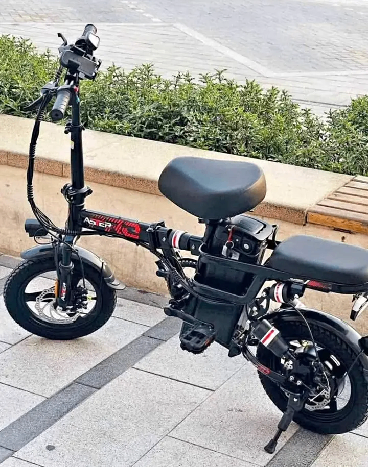 Vélo électrique pliable compact