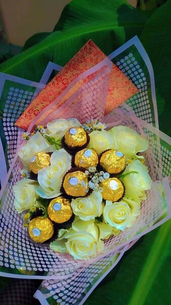 Bouquet de fleurs et chocolats
