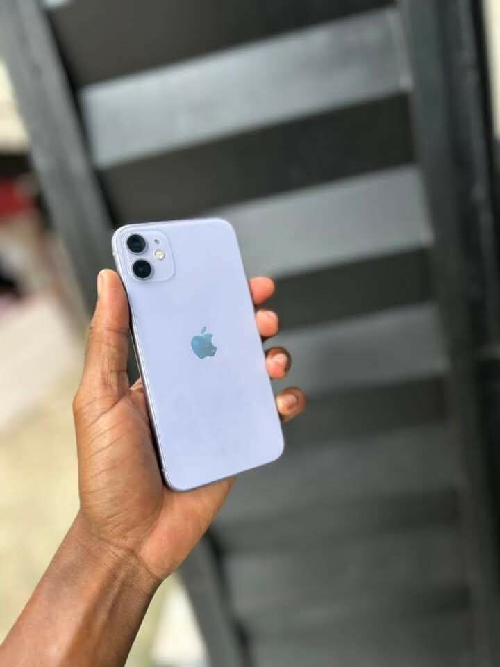 iPhone 11 64 Go Gris