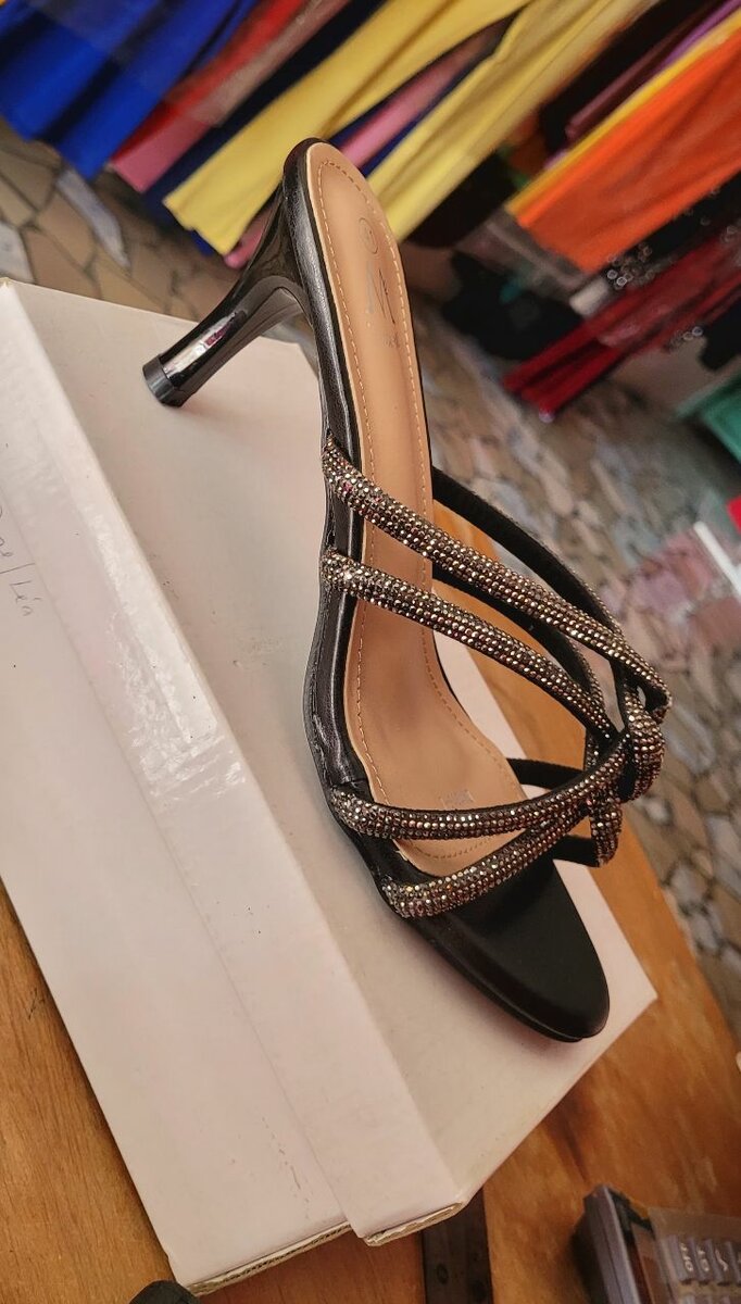 Sandales à talons strassées