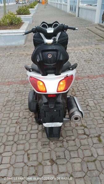 Scooter Xmax sportif et puissant