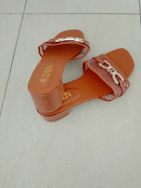 Scandale a petit talons