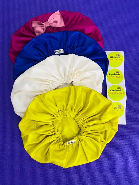 Capuchons de douche colorés