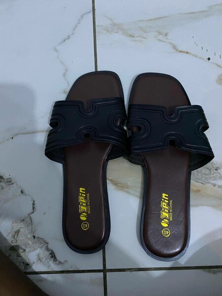 Sandales noires élégantes pour hommes