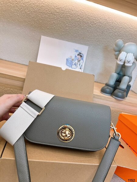 Бренд:MARC JACOBS