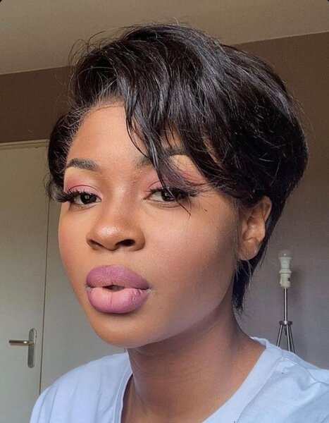 Perruques en cheveux naturels colorés