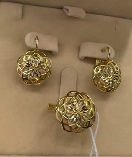 Комплект из желтого золота