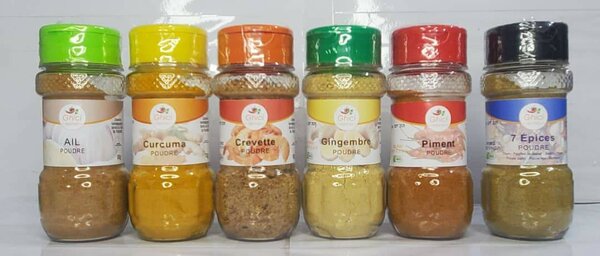 Ensemble d'épices variées